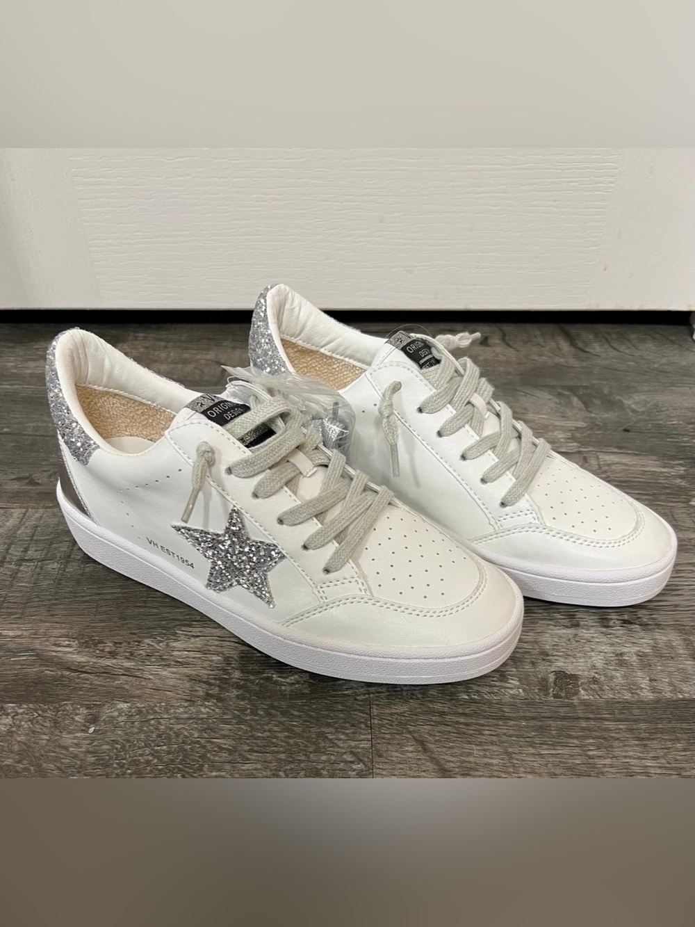 NEW Vintage Havana Kristen Silver Glitter White Sneakers Women's Size 8.5